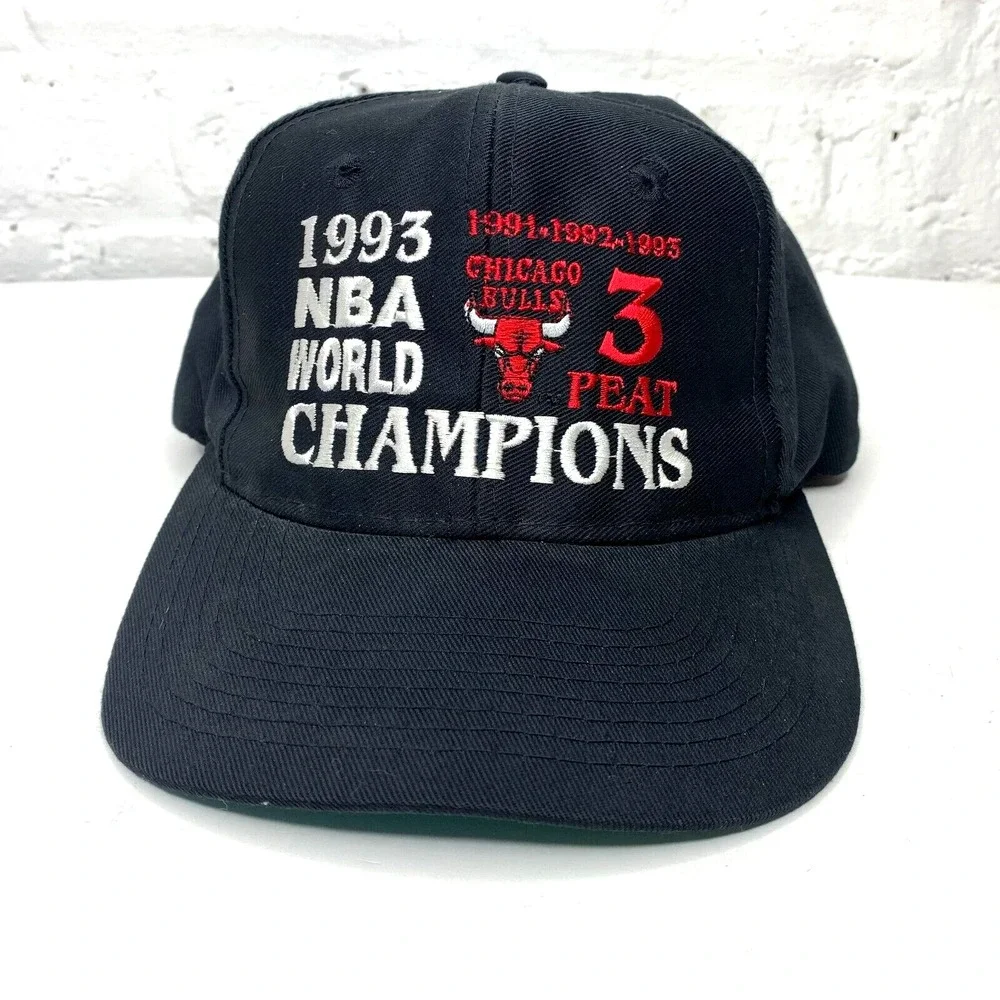 Chicago Bulls HAT World Champions THREE-PEAT 1993 Vintage Snap Back Black - Picture 1 of 4
